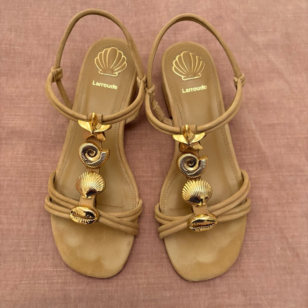 Larroude Shelly flat sandal Lancaster peanut nude tan size 6.5 like new in box - Picture 2 of 8
